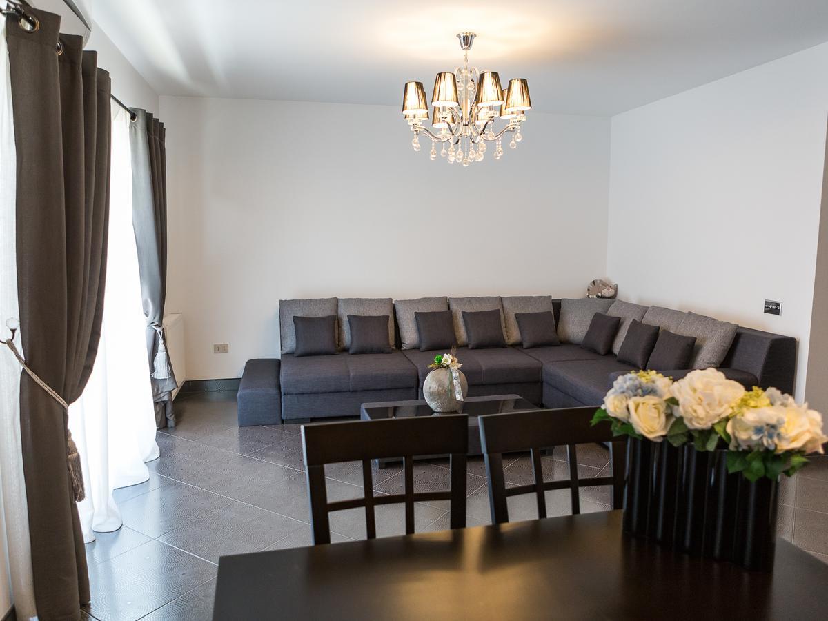 Casa Bella Apartments Bragadiru Esterno foto